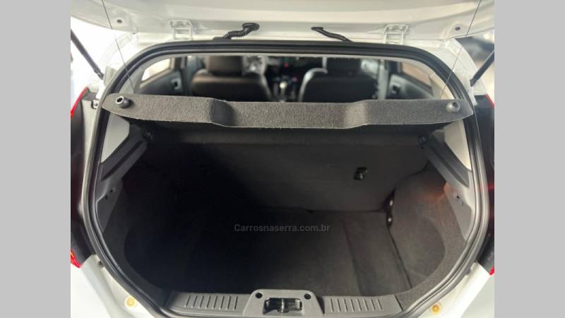 FORD - FIESTA - 2015/2016 - Branca - R$ 57.900,00