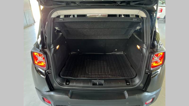 JEEP - RENEGADE - 2015/2016 - Preta - R$ 69.900,00