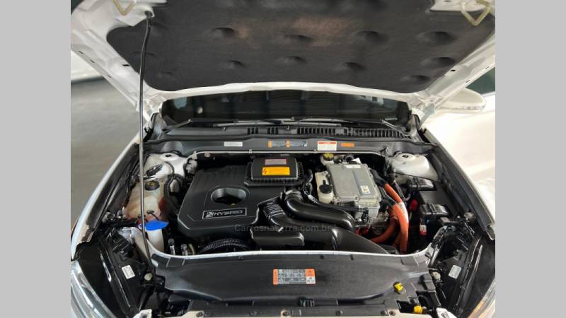 FORD - FUSION - 2015/2016 - Branca - R$ 93.900,00
