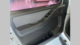 NISSAN - FRONTIER - 2012/2013 - Prata - R$ 89.900,00
