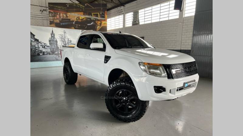 FORD - RANGER - 2014/2015 - Branca - R$ 119.900,00