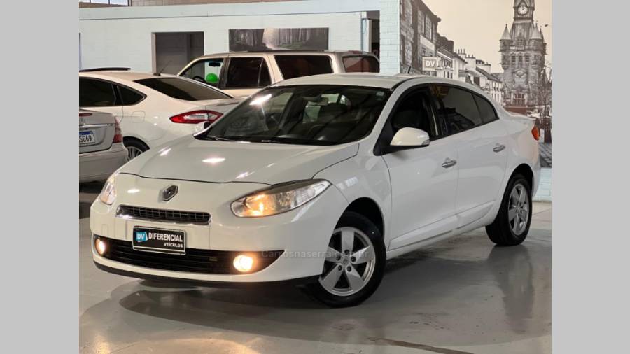 RENAULT - FLUENCE - 2013/2014 - Branca - R$ 44.900,00