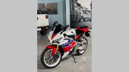 HONDA - CBR 1000RR - 2013/2013 - Branca - R$ 59.900,00