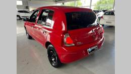 RENAULT - CLIO - 2013/2014 - Vermelha - R$ 29.900,00