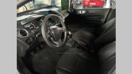 FORD - FIESTA - 2015/2016 - Branca - R$ 57.900,00